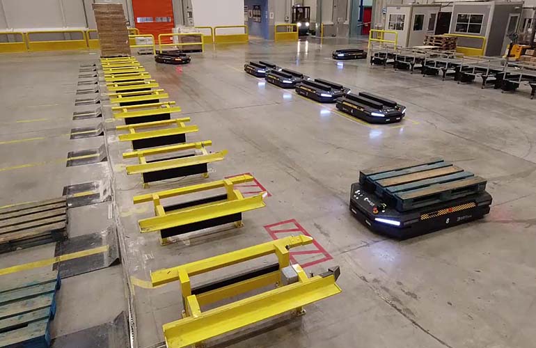 Milvus SEIT500 robots line up to move pallets at Unilever factory.
