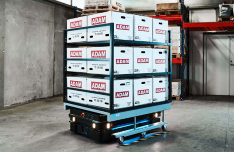 MiR AMR move a ROEQ cart