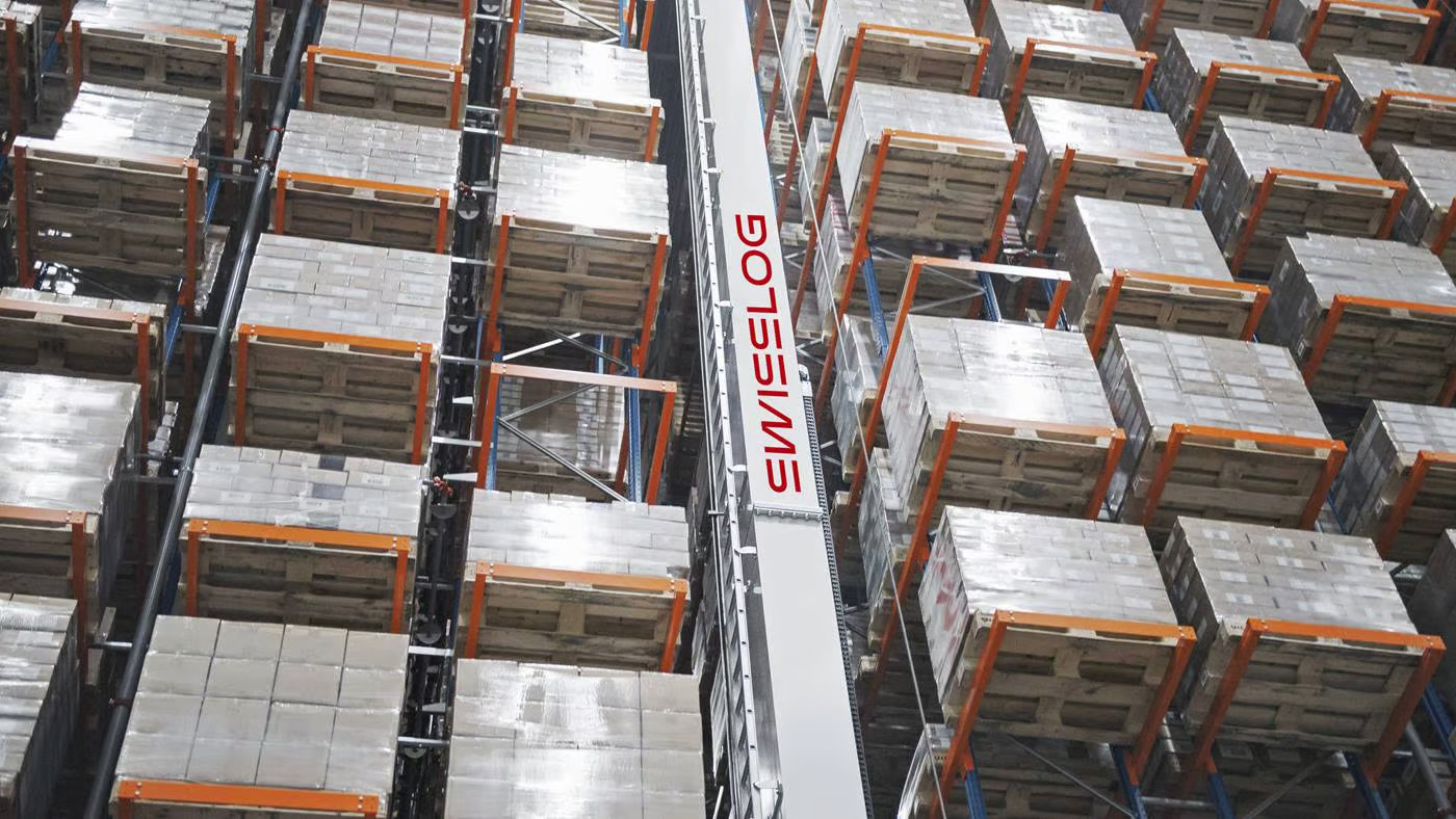 Vectura stacker crane for high bay. 