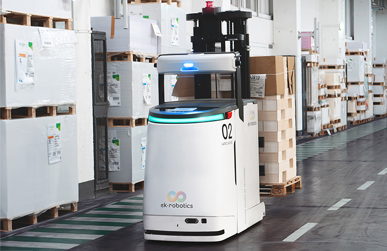 An image of ek robotics' VARIO MOVE agv.
