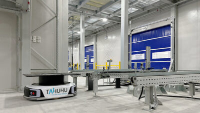 Geekplus robots operating in cold chain logistics.