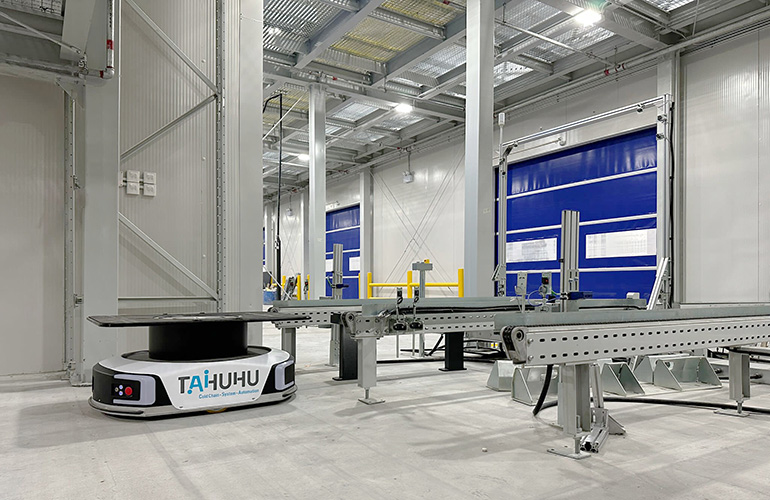 Geekplus robots operating in cold chain logistics for TAHUHU.
