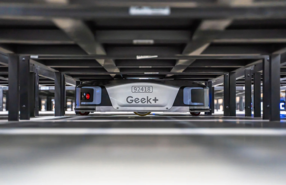 A Geekplus shelf-to-person robot picking up a shelf. 