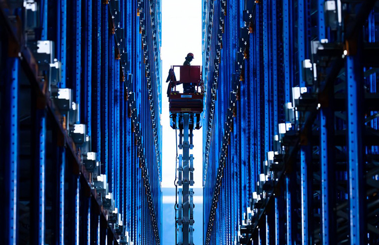 Körber provides dense storage at EUTRACO's facility in Roeselare, Belgium.