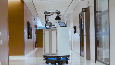 A MiR250 robot working in a hospital.