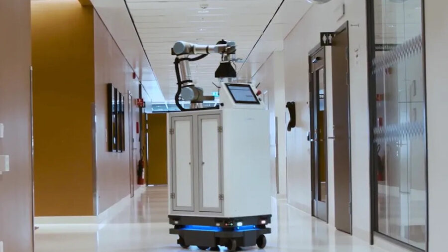 A MiR250 robot working in a hospital.
