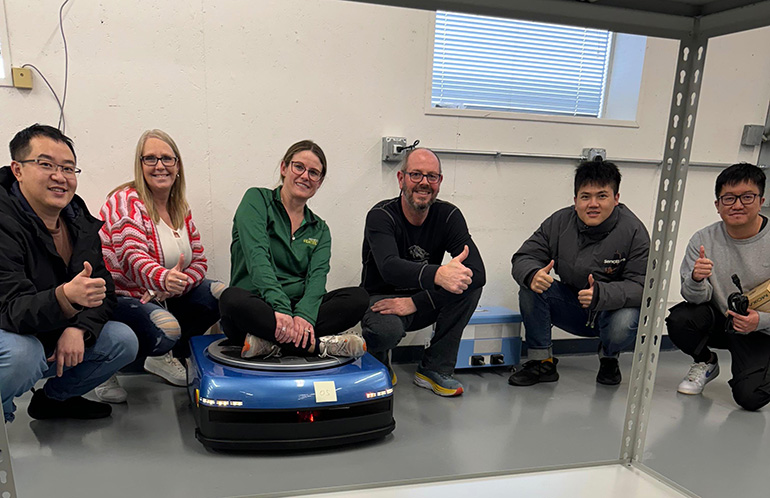 Advantech and SEER Robotics teams celebrate a successful collaboration.