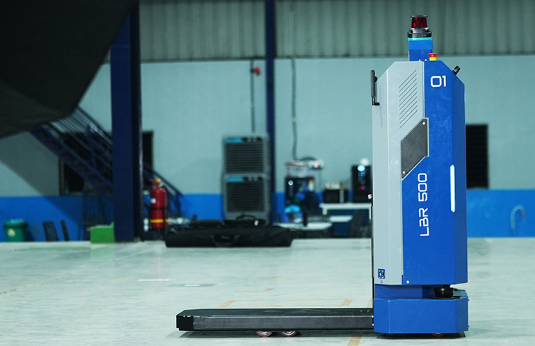 The LBR500 is designed for factory and warehouse spaces where a forklift would be overkill, asserts ANSCER Robotics.