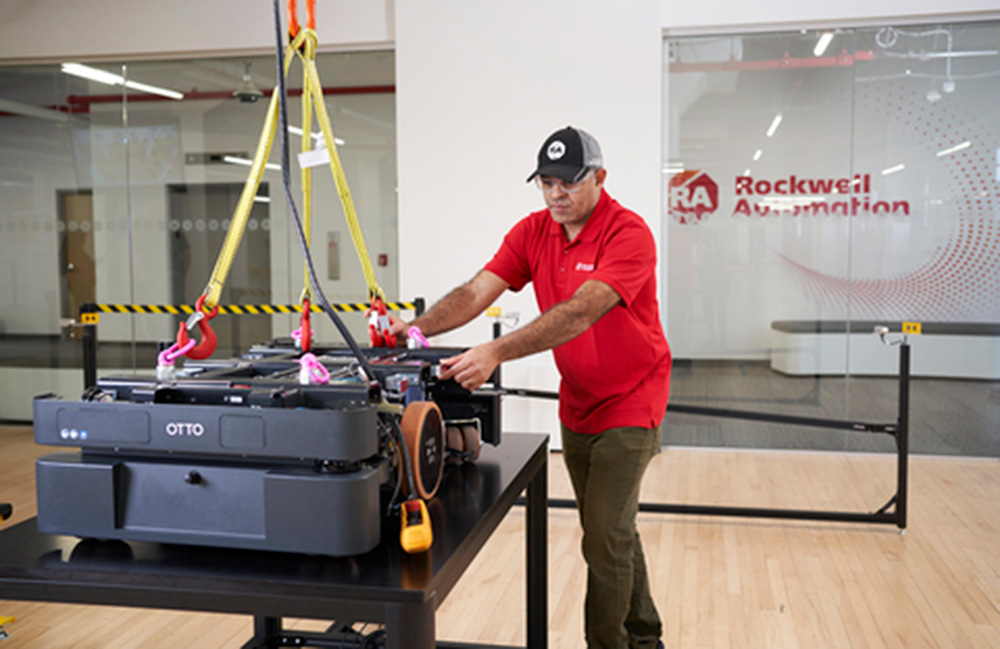A worker at Rockwell Automation headquarters in Milwaukee assembling the OTTO 600.